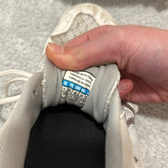 Mizuno indoor court shoes - Picture 4 of 4